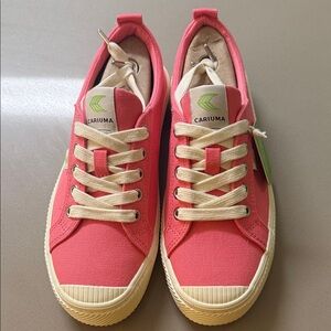 Cariuma Women's Pink Sneakers